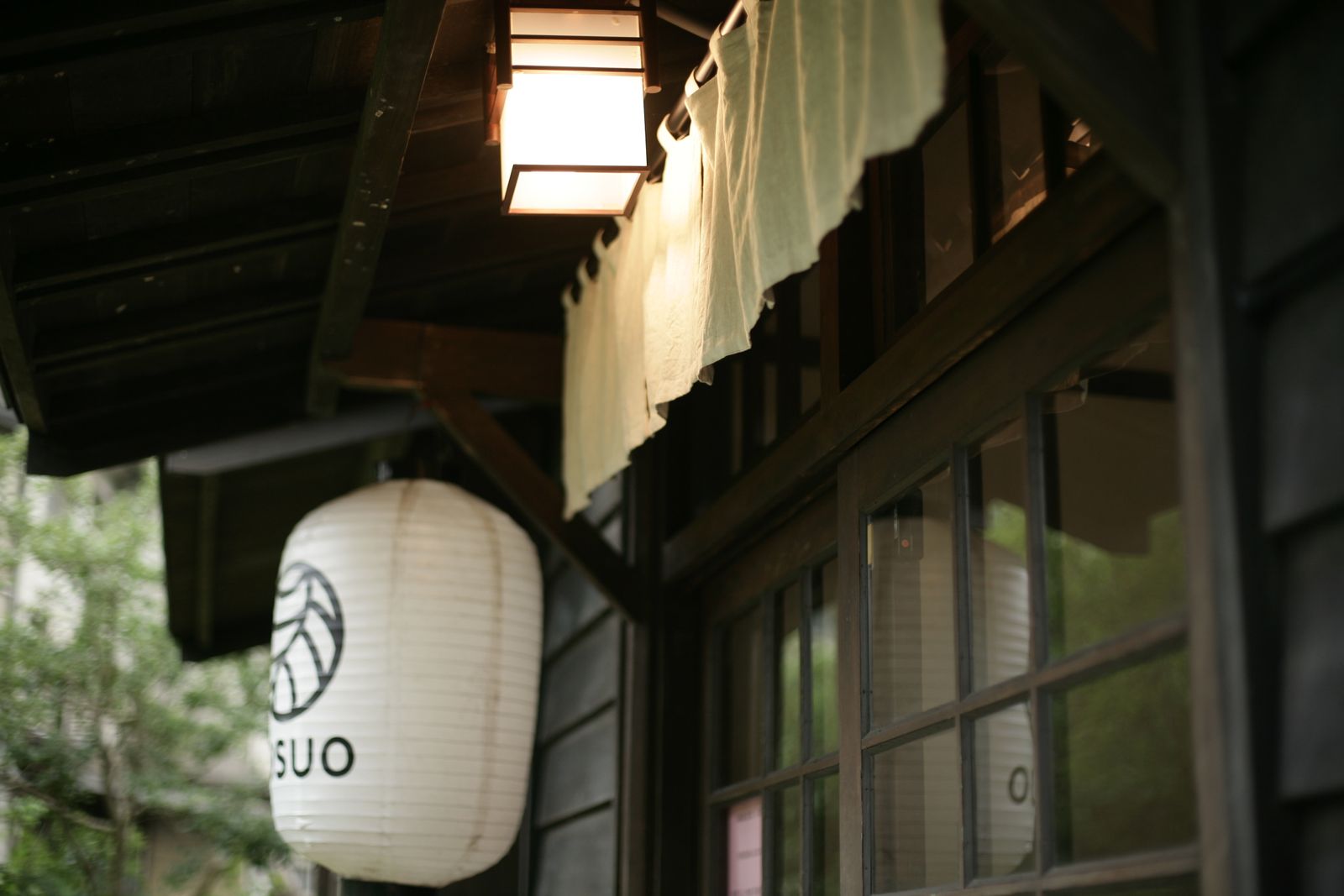 日本家屋の提灯
