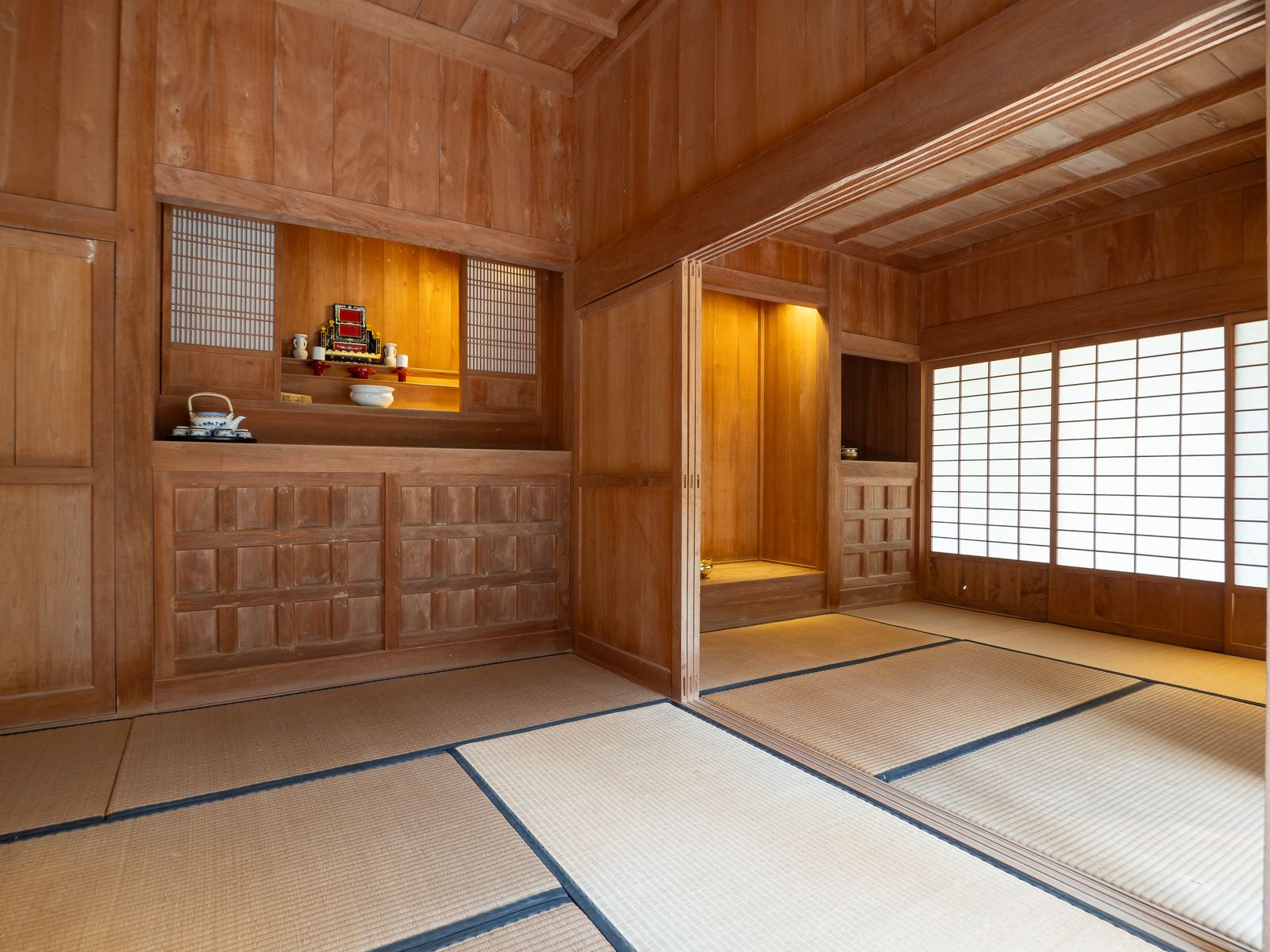 障子のある畳の部屋